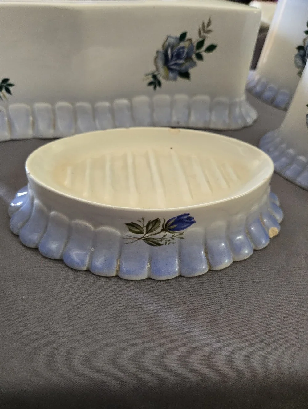 Vintage 1983 Gator Mold Co Ceramic Bathroom Set Blue Cottage Rose 5pc